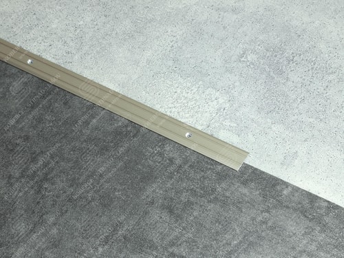 Plochá 24,5 mm světlý bronz přechodová lišta vrtaná 31146-1