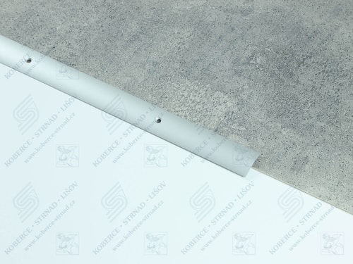 Oblouk 30 mm stříbrná přechodová lišta vrtaná