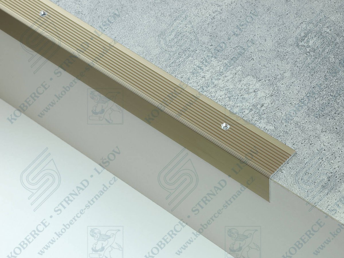 Schodová hrana 30x30 mm světlý bronz vrtaná