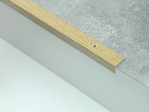 Schodová hrana 24,5x18 mm dub vrtaná 38541-7, 38551-6