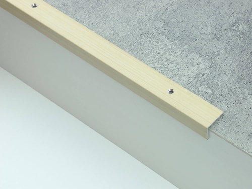 Schodová hrana 24,5x18 mm javor vrtaná 38561-5, 38571-4
