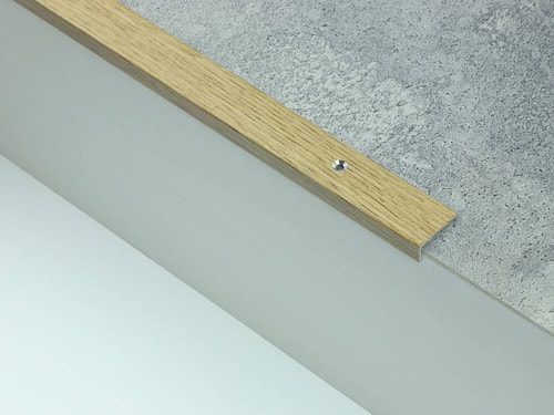 Schodová hrana 24,5x10 mm dub vrtaná 38721-3, 38731-2