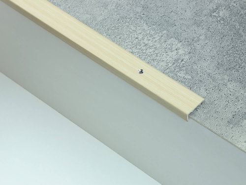 Schodová hrana 24,5x10 mm javor vrtaná