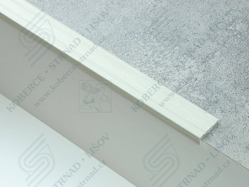Schodová hrana 24,5x10 mm E901 dub bělený