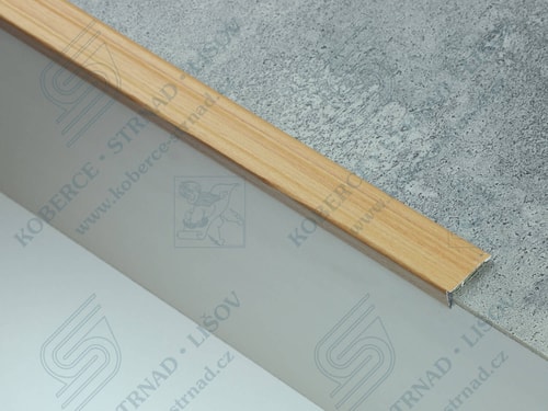 Schodová hrana 24,5x10 mm H20 buk tmavý pařený