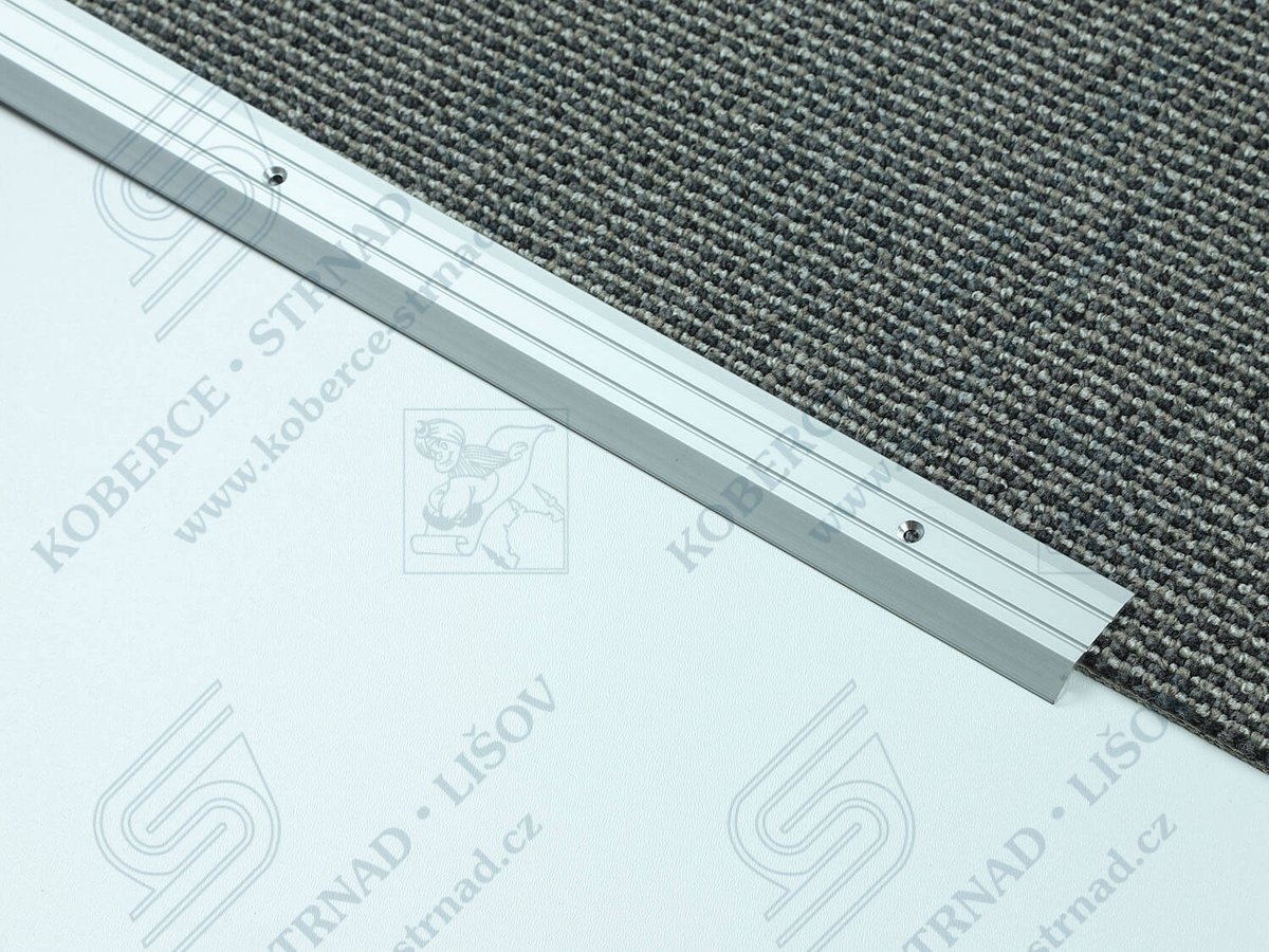 Náběh 4,5 mm stříbrná podlahová lišta vrtaná