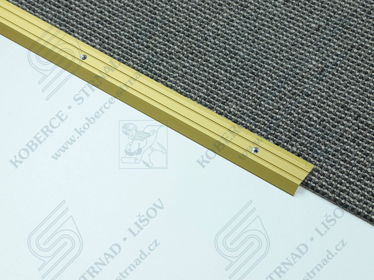 Náběh 4,5 mm zlatá podlahová lišta vrtaná