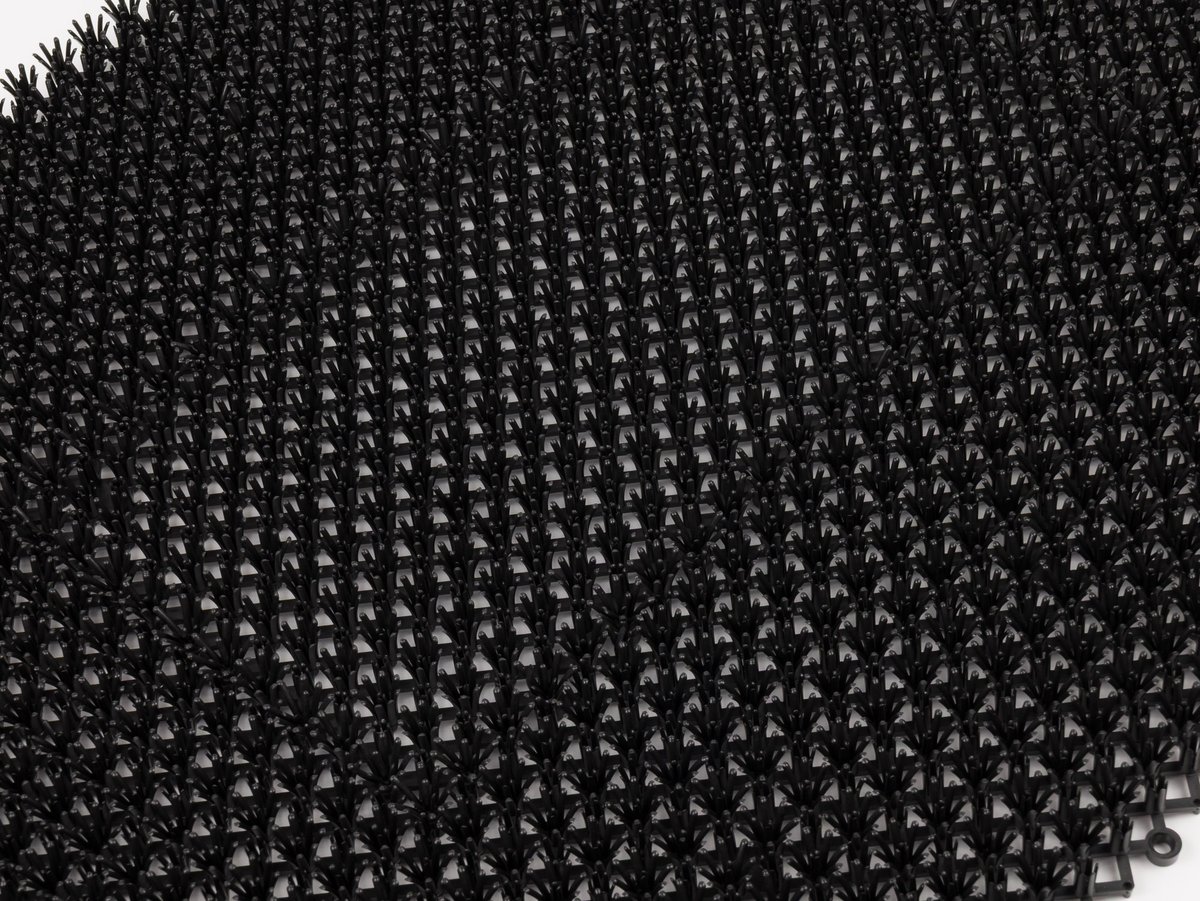 Step-in black