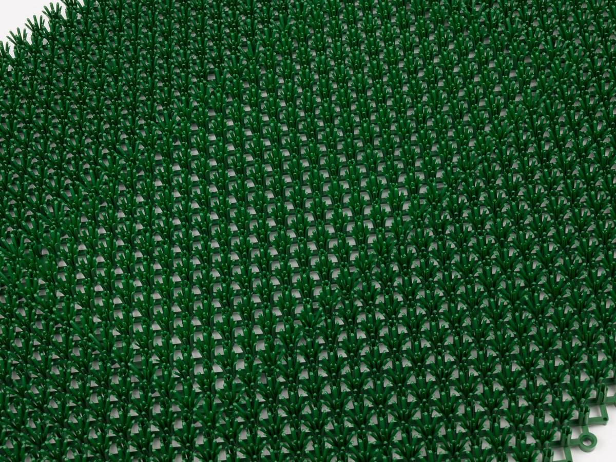 Step-in green