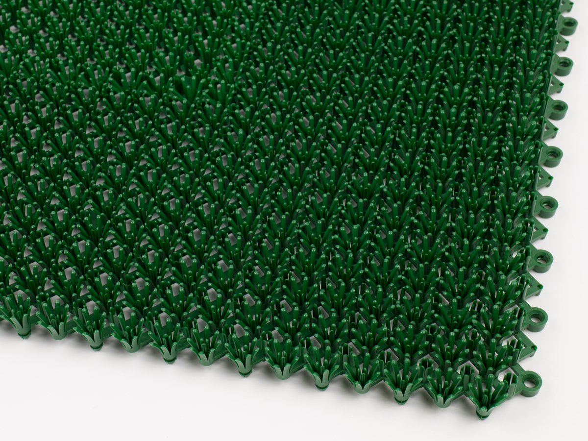 Step-in green