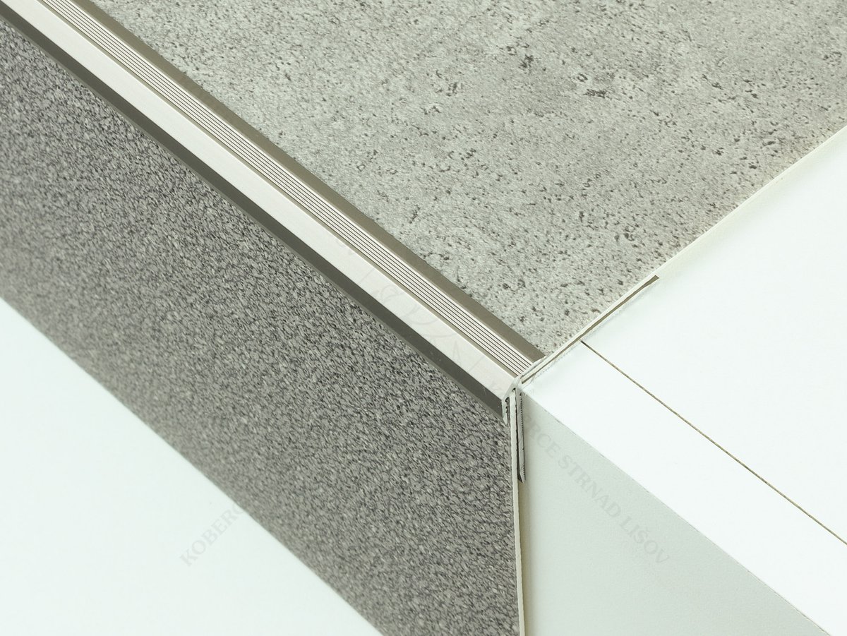 Oboustranný zásuvný schodový profil 2,5 mm inox