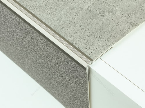 Oboustranný zásuvný schodový profil 2,5 mm inox