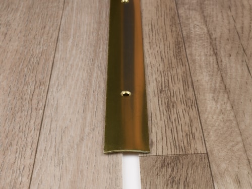 Oblouk 28 mm mosaz leštěná vrtaná šroubovací