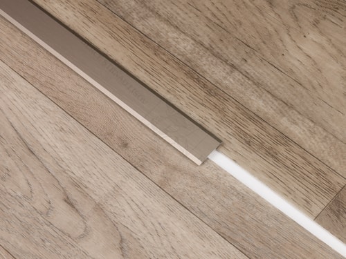 Plochá přechodová lišta 25 mm inox