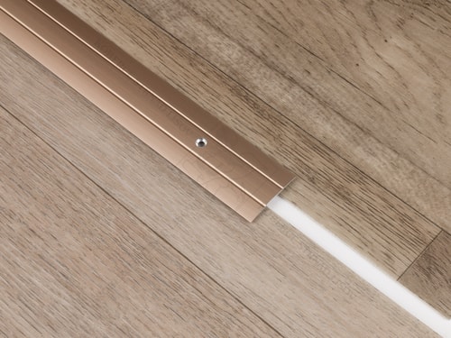Plochá přechodová lišta 24,5 mm světlý bronz vrtaná šroubovací