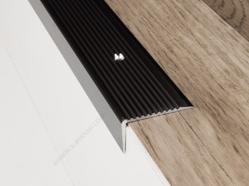 Schodová hrana 40x20 mm tmavý bronz vrtaná šroubovací zátěžová
