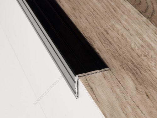 Schodová hrana 30x24,5 mm černá oboustranná