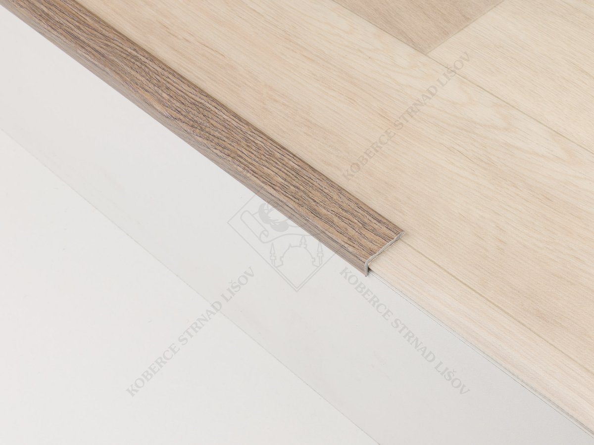Schodová hrana 24,5x10 mm H62 dub šedobéžový