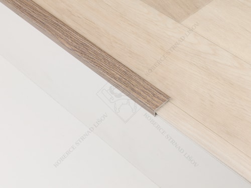 Schodová hrana 24,5x10 mm H62 dub šedobéžový