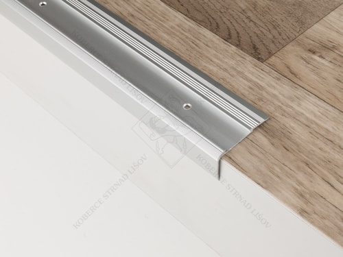Schodová hrana 58x27 mm stříbrná protiskluzná vrtaná